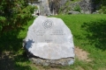 "Az Aggteleki- és a Szlovák-karszt barlangjai. Unesco 1995." feliratú kő
