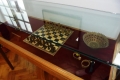 arad-kulturpalota-1848-1849-ereklyemuzeum-rabok-keszitette-targyak-sakktabla-25