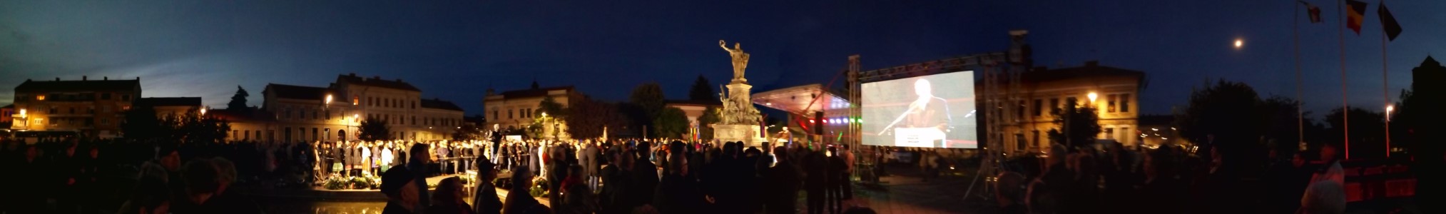 Panorámafotó a megemlékezésről a Szabadságszobornál