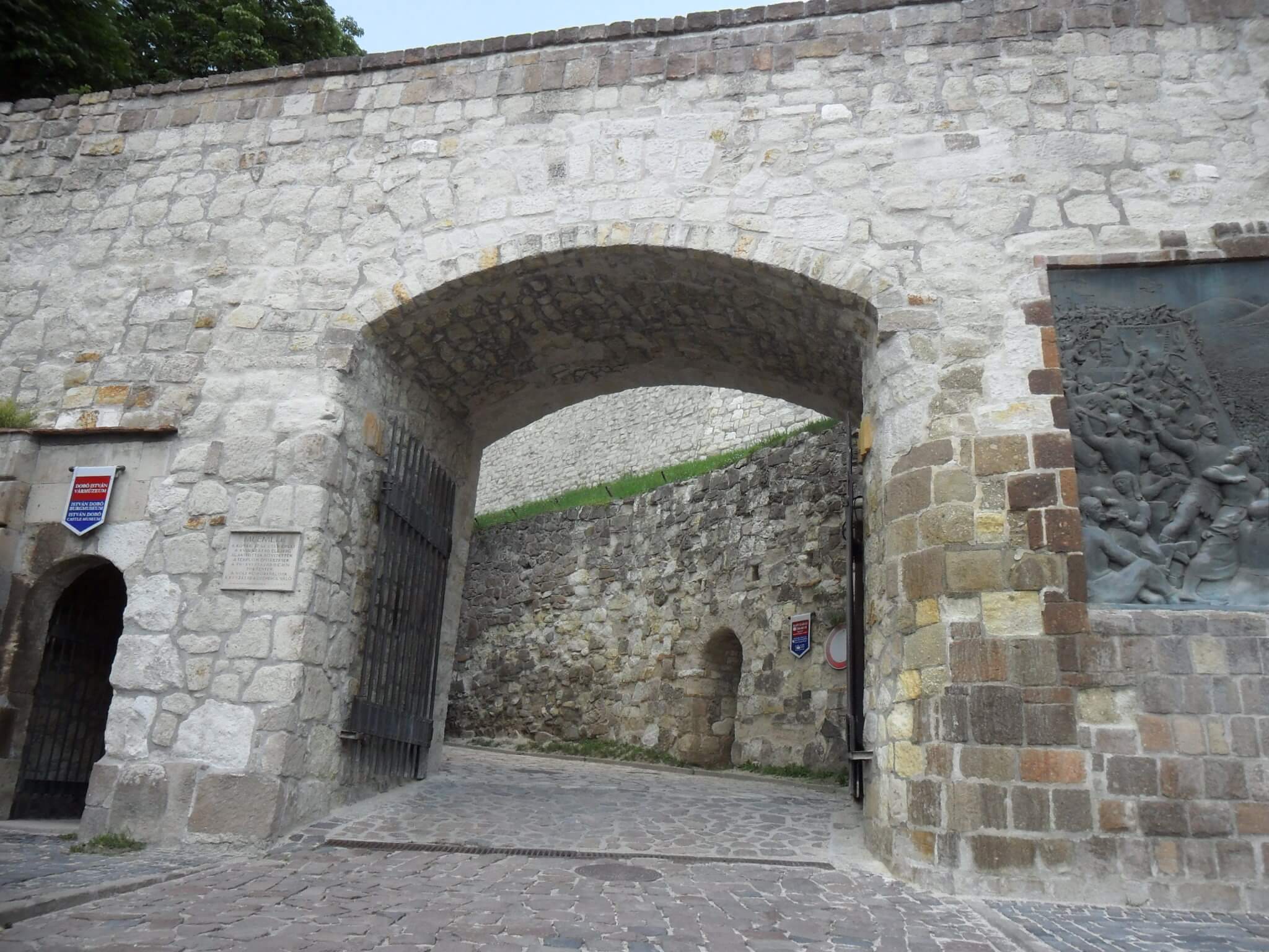 Egri vár kapuja