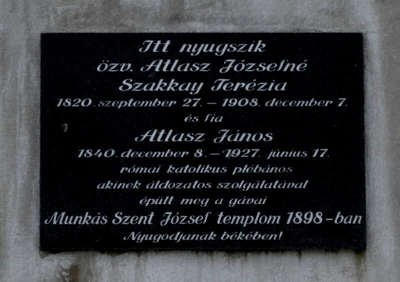 Gávavencsellő - Atlasz Józsefné és fia Atlasz János római katolikus plébános síremléke