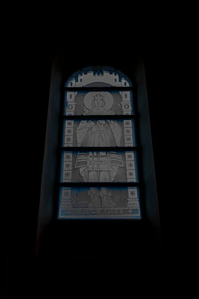 Gávavencsellő - Szent Imre herceg metszett üveg ablak a Munkás Szent József templomban