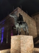 Gyula - A gyulai vár és a Végvári vitéz szobor az éjszakában