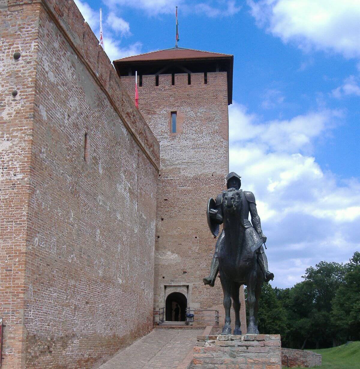 Gyulai vár Végvári vitéz szobor