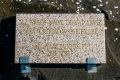 Izsap - Az 1965-ös nagy dunai árvíz 50. évfordulójára állított emlékkő táblája