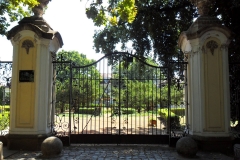 Kenderes Halassy Horthy kastély kapuja
