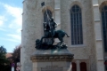 Kolozsvár Sárkányölő Szent György szobra a Belvárosi református templom előtt