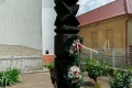 Komáromszentpéter - Kopjafa a református templomkertben