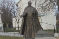 Máriapócs Mindszenty József szobor és a Római katolikus templom