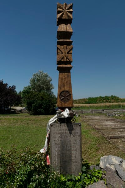 Muhi - A muhi csata emlékhelyén Ugrin kalocsai érsek emlékoszlopa