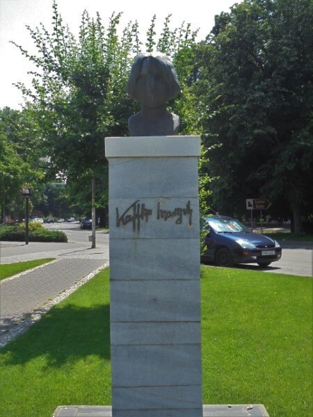 Nagykároly Kaffka Margit szobor