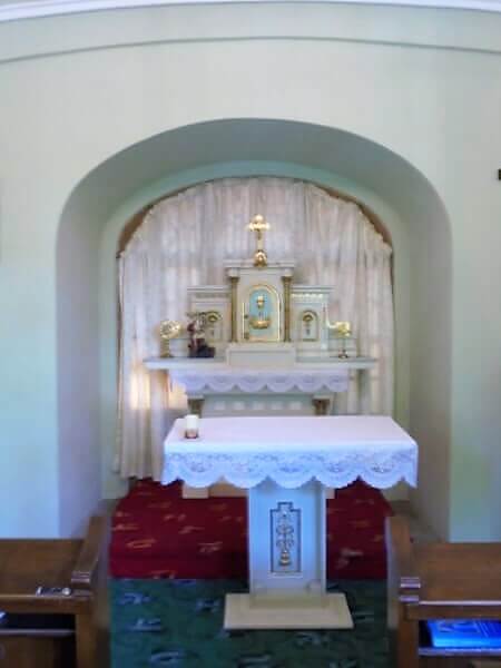Nagykároly Kalazanci Szent József templom imatermének oltára