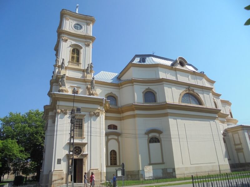 Nagykároly Kalazanci Szent József római katolikus templom