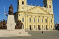 Debrecen Református Nagytemplom a Kossuth Lajos szobor mögött