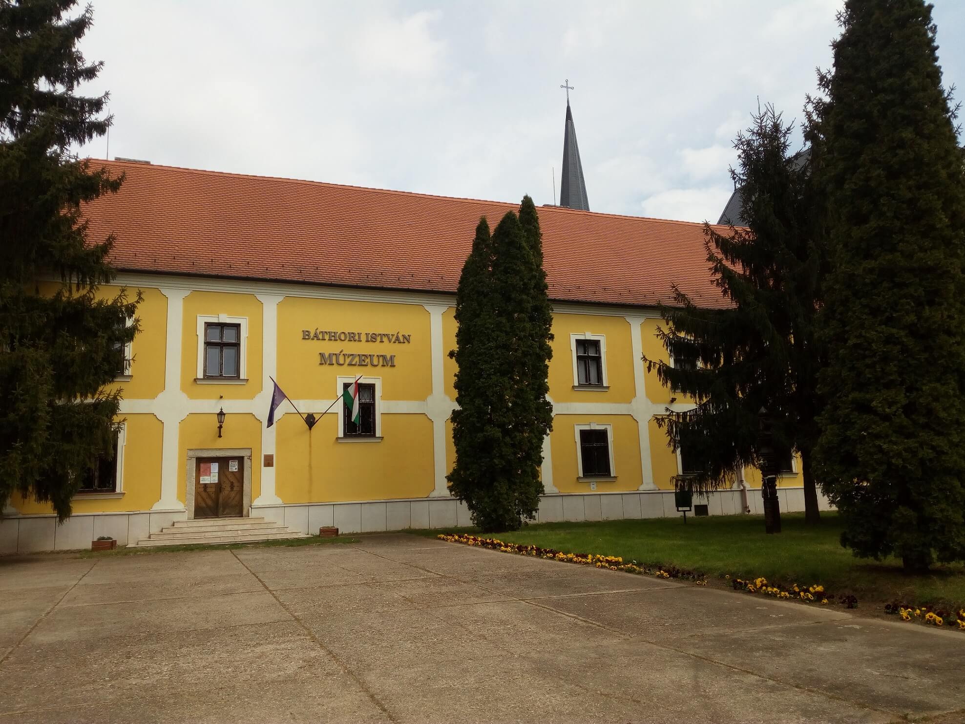 Nyírbátor Báthori István múzeum, régi minorita rendház épülete