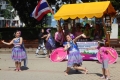 Közös tánc a thaiföldiekkel a 9. Nyírség Nemzetközi Néptáncfesztivál "Táncolj Nyíregyháza" programján