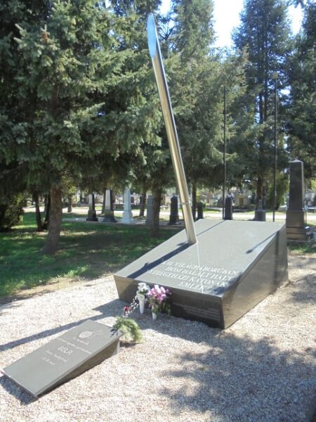 A II. világháborúban elesett nyíregyházi katonák emlékműve