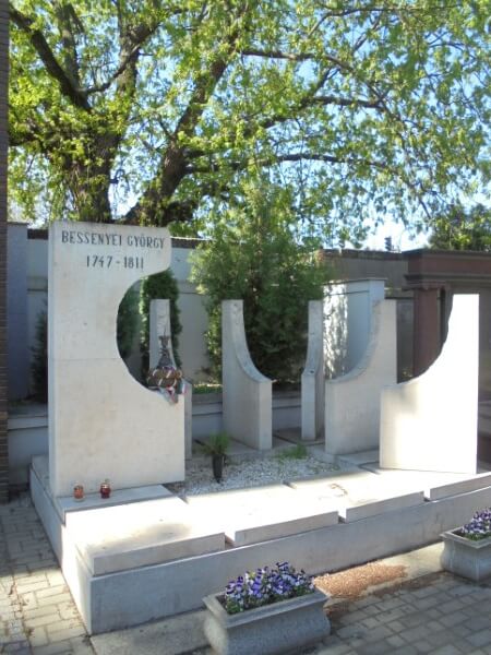 Nyíregyháza Bessenyei György síremléke a temetőben
