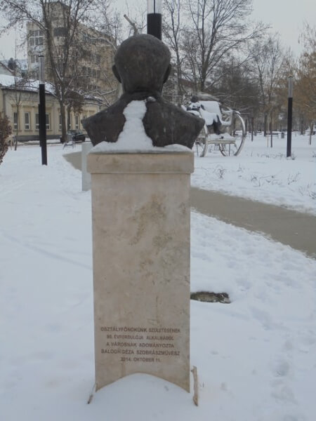Nyíregyháza dr. Katona Béla szobor