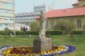 Nyíregyháza Menekülő anya szobor a Jósa András kórházban