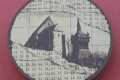 A nyírbátori református templom és harangláb egy kerámián Nyíregyházán a Piros ház falán