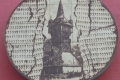 A zsurki harangláb egy kerámián Nyíregyházán a Piros ház falán