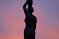 Nyíregyháza Sóstó Korsóvivő szobor a naplementében