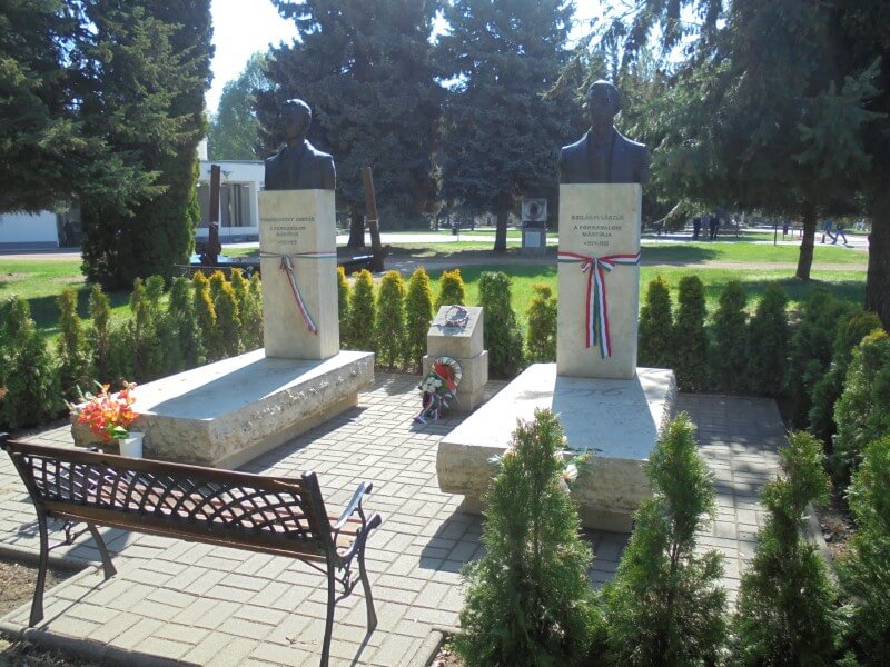 Nyíregyháza Tomasovszky András és Szilágyi László síremléke a temetőben