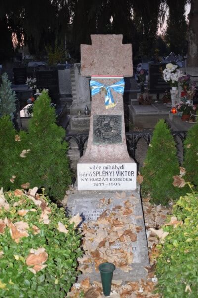 Nyíregyháza Északi temetőjében vitéz mihálydi báró Splényi Viktor nyugalmazott huszár ezredes sírja