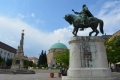 Pécs A Hunyadi János szobor, a Szentháromság szobor és a Gyertyaszentelő Boldogasszony templom