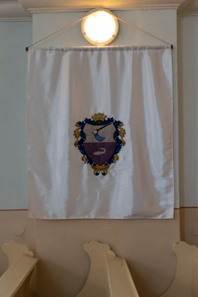Szabolcsveresmart  címere a templomban