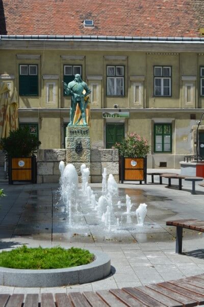 Székesfehérvári Varkocs György várkapitány szobra
