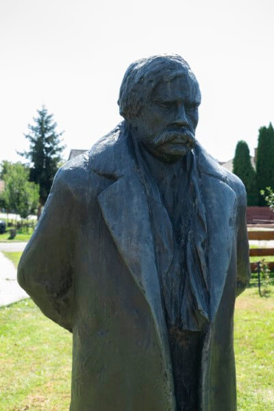 Tiszacsécse - Móricz Zsigmond szobra