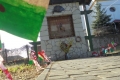 Tiszaeszlár 1848-49-es Forradalom és Szabadságharc emlékműve az óvodások zászlóival