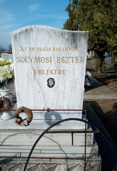 Tiszaeszlár Solymosi Eszter síremléke