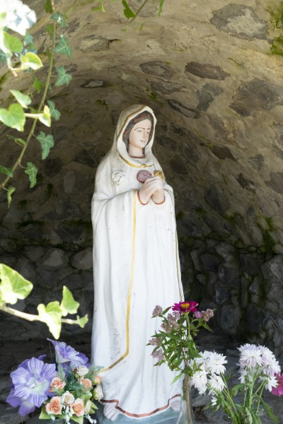 Tiszanagyfalu - Szűz Mária szobor a lourdes-i barlangban
