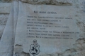 Kiss Albert életútja kőbe vésve a tokaji szobrának talapzatán