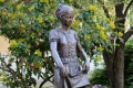 Tokaj Szőlőtaposó lányka szobor